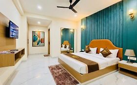 The Atlantiis Suite Varanasi Nr Vishwanath Temple